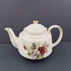 Sadler England 3563 Teapot White and Red Roses Gold Trim 4 Cup
